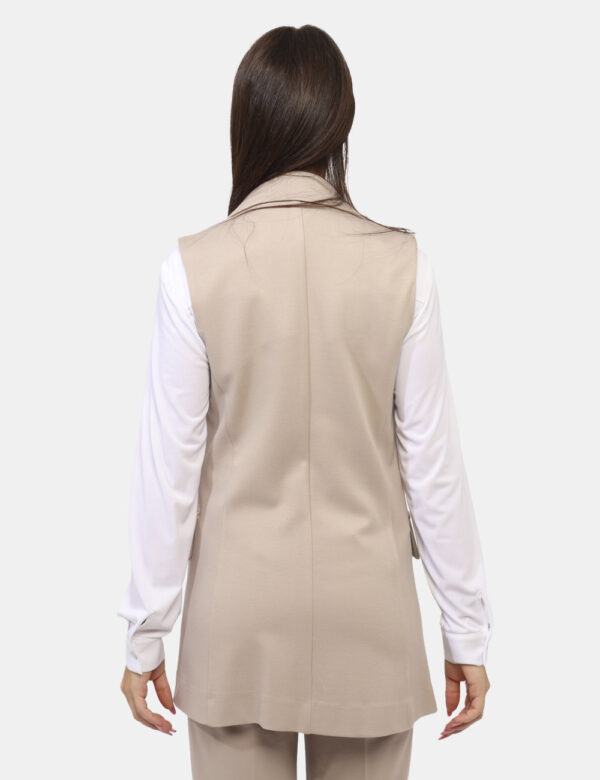 Blazer Materica Beige - Blazer a giromanica in total beige con fake tasche a toppa. La vestibilità è morbida e pratica grazi