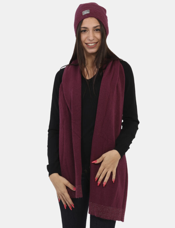 Sciarpa Yes Zee Viola - Sciarpa in total viola prugna con filo lurex. La vestibilità è pratica e maneggevole. La sciapra è a