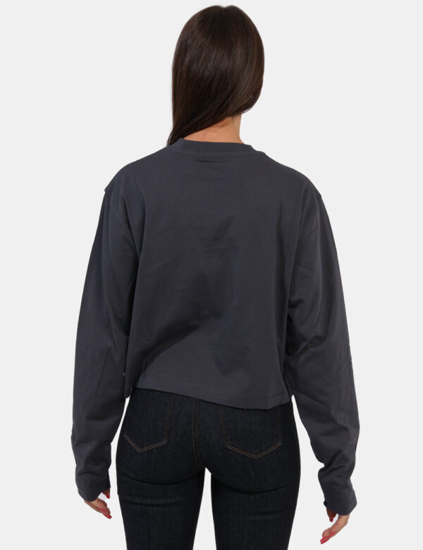 Maglia Calvin Klein Grigio - Maglia classica a maniche lunghe in total grigio con stampa logo brand. La vestibilità è morbid