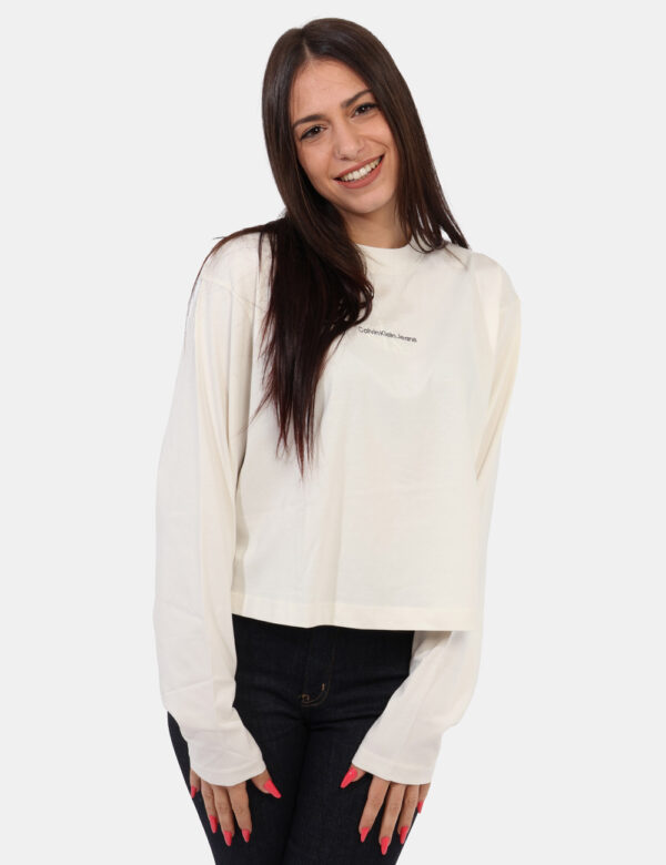 Maglia Calvin Klein Bianco - Maglia classica a maniche lunghe in total bianco con stampa logo brand. La vestibilità è morbid