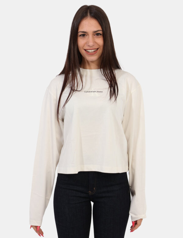 Maglia Calvin Klein Bianco - Maglia classica a maniche lunghe in total bianco con stampa logo brand. La vestibilità è morbid