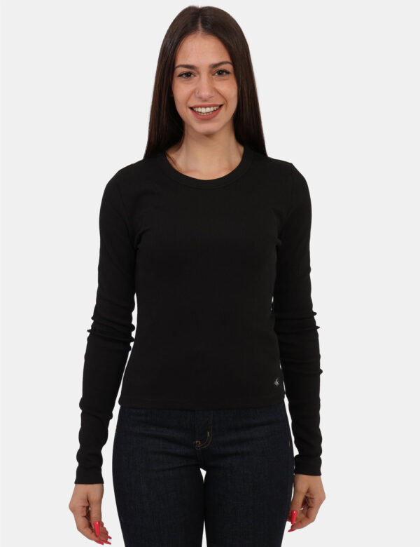 Maglia Calvin Klein Nero - Maglia costina a maniche lunghe in total nero. La vestibilità è morbida e regolare. La maglia è a