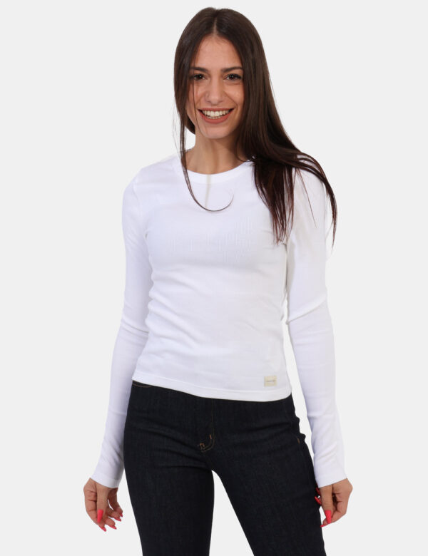 Maglia Calvin Klein Bianco - Maglia costina a maniche lunghe in total bianco. La vestibilità è morbida e regolare. La maglia