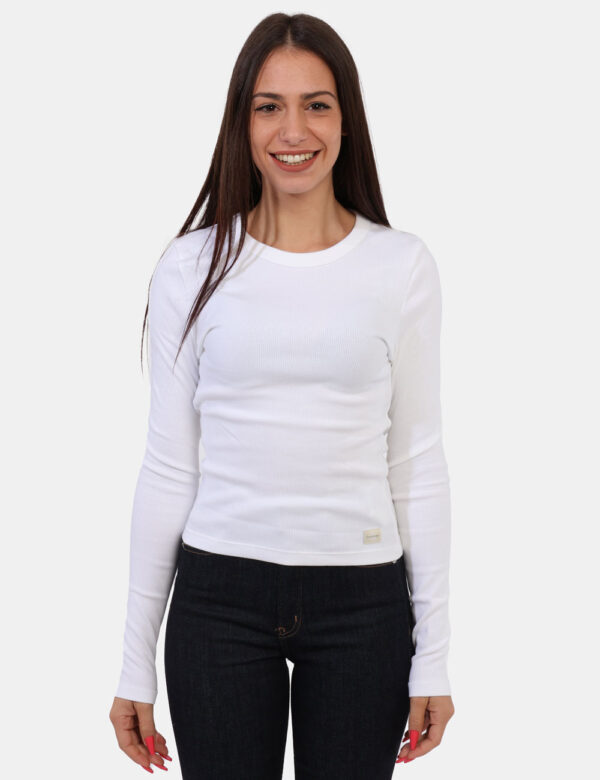 Maglia Calvin Klein Bianco - Maglia costina a maniche lunghe in total bianco. La vestibilità è morbida e regolare. La maglia