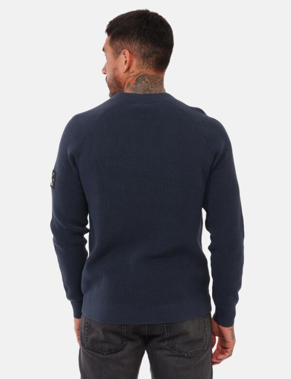 Maglia Calvin Klein Blu - Maglia uomo in total blu/grigiastro con trama lavorata e girocollo classico. La vestibilità è mor