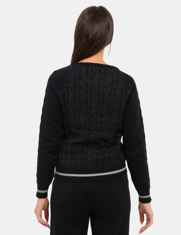 Maglione Yes Zee Nero - Maglione in maglia con motivo a trecce, impreziosito da un leggero effetto lurex che aggiunge una no
