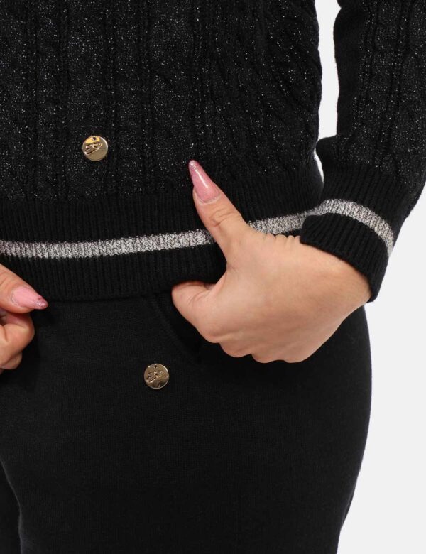 Maglione Yes Zee Nero - Maglione in maglia con motivo a trecce, impreziosito da un leggero effetto lurex che aggiunge una no