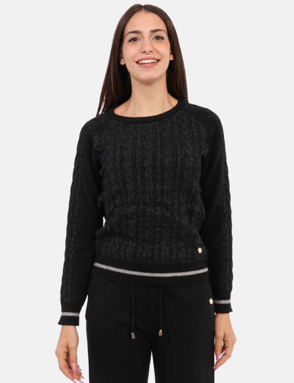 Maglione Yes Zee Nero - Maglione in maglia con motivo a trecce, impreziosito da un leggero effetto lurex che aggiunge una no
