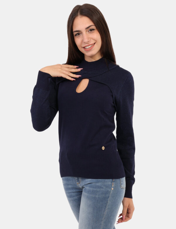 Maglione Yes Zee Blu - Maglione con mezzo collo caratterizzato da un incrocio particolare sovrapposto, che crea un effetto e