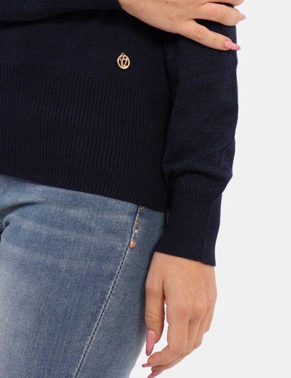 Maglione Yes Zee Blu - Maglione con mezzo collo caratterizzato da un incrocio particolare sovrapposto, che crea un effetto e