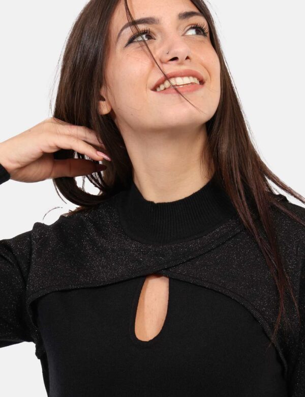 Maglione Yes Zee Nero - Maglione con mezzo collo caratterizzato da un incrocio particolare sovrapposto, che crea un effetto