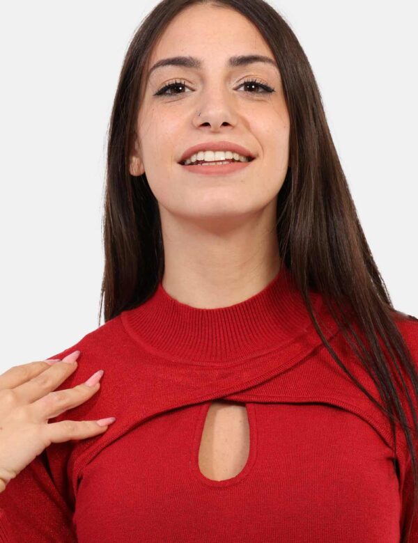 Maglione Yes Zee Rosso - Maglione con mezzo collo caratterizzato da un incrocio particolare sovrapposto, che crea un effetto