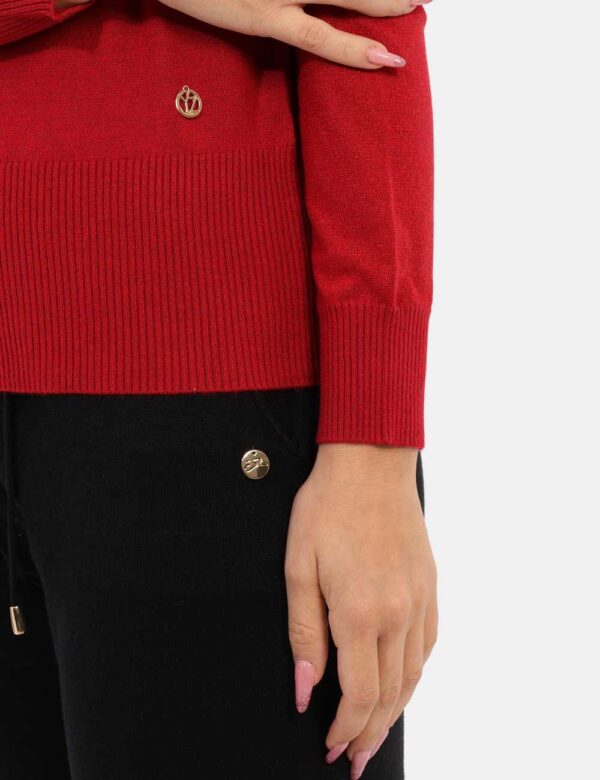 Maglione Yes Zee Rosso - Maglione con mezzo collo caratterizzato da un incrocio particolare sovrapposto, che crea un effetto