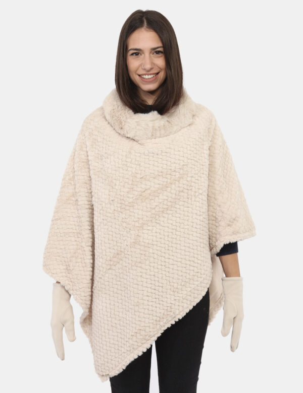 Poncho Concept83 Beige - Poncho in total beige con collo abbondante ad una vestibilità morbida. Ideale per per occasioni cas