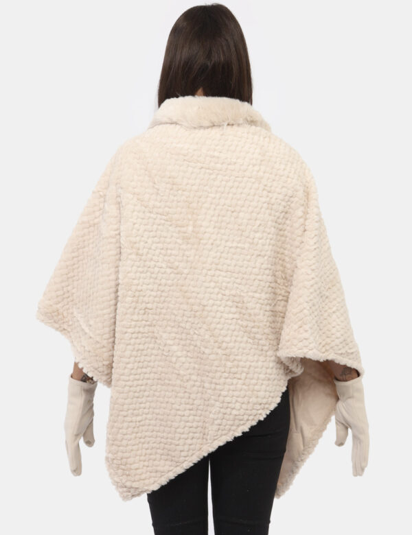 Poncho Concept83 Beige - Poncho in total beige con collo abbondante ad una vestibilità morbida. Ideale per per occasioni cas