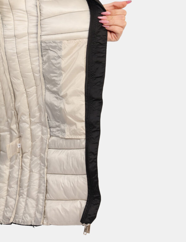 Piumino Yes Zee Nero - Piumino medio-lungo imbottito, dotato di tasche esterne con zip e pratico cappuccio. All'interno, pre