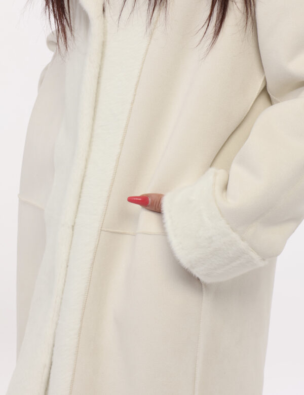 Cappotto Yes Zee Bianco - Cappotto lungo double face in total bianco con tasche a taglio trasversale. Il capo è utilizzabile