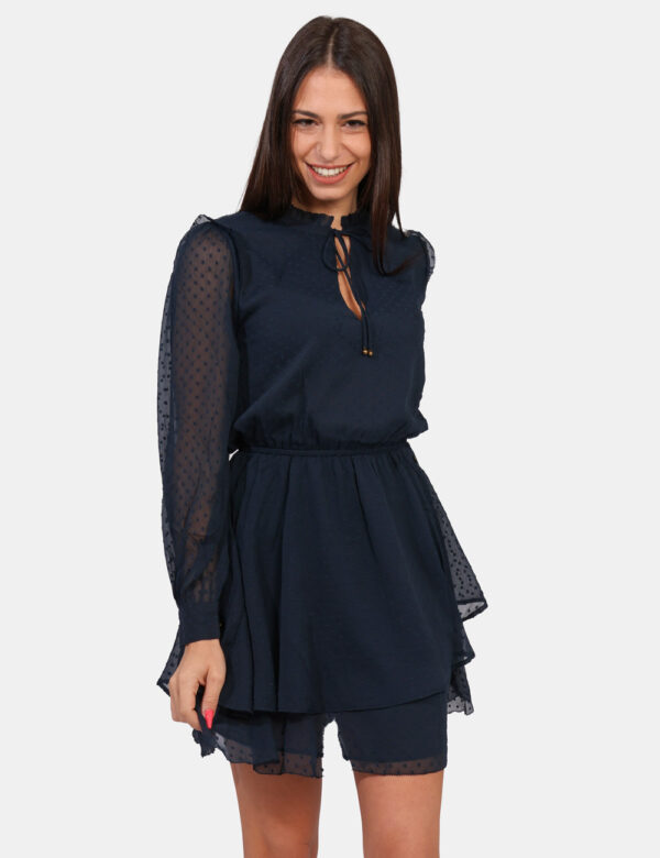 Vestito Pepe Jeans Blu - Vestito corto a maniche lunghe velate con polsino, in total blu navy ricamato. Presente collo alto