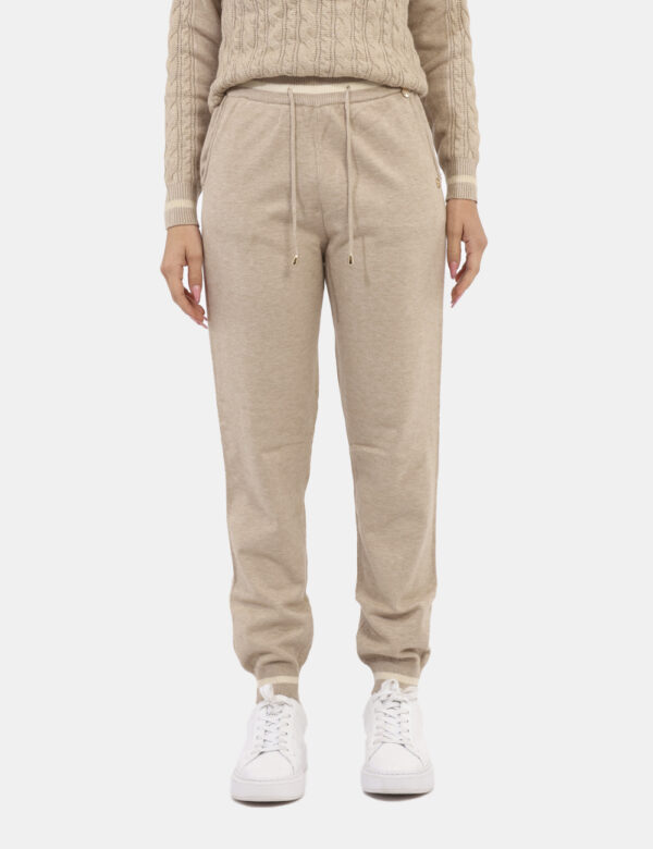 Pantaloni Yes Zee Beige - Pantalone morbido in maglia con vita regolabile tramite coulisse. La banda laterale è arricchita d
