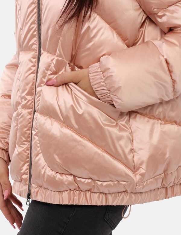 Piumino Geox Rosa - L’articolo appartiene al campionario esclusivo di stagione: pezzo unicoCod. art. W4628S T2843 CVVi ricor