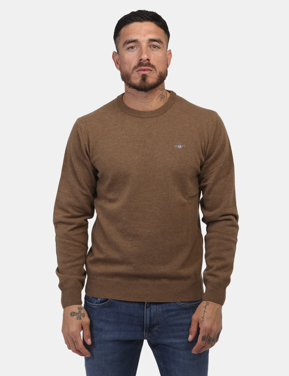 87211-SV_WARM-KHAKI_AI24_5 Maglione Gant Marrone - Maglione con girocollo classico in total marrone cachi con piccolo logo ad altezza cuore. La vestibi