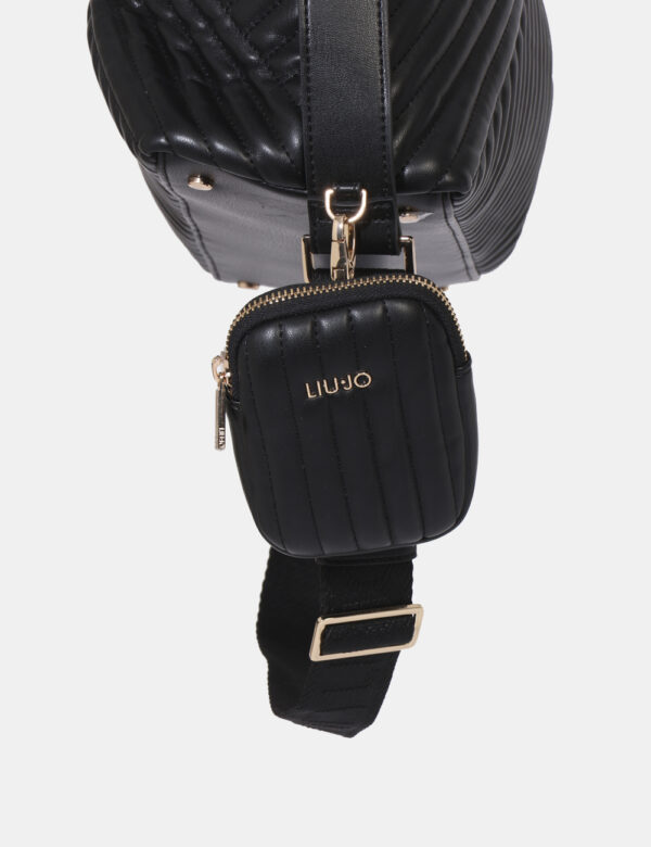 Borsa Liu-Jo Nero - Borsa a tracolla di medie dimensioni in total nero trapuntato con dettagli dorati. La bag si compone di