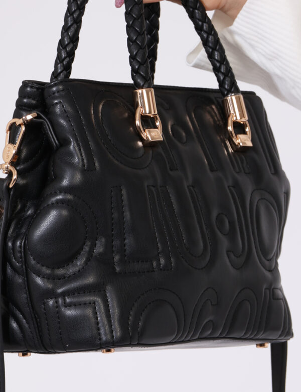 Borsa Liu-Jo Nero - Borsa a tracolla di medie dimensioni in total nero trapuntato con dettagli dorati. La bag si compone di
