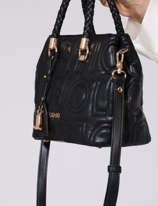 Borsa Liu-Jo Nero - Borsa a tracolla di medie dimensioni in total nero trapuntato con dettagli dorati. La bag si compone di