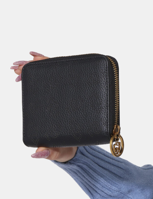 Borsa Liu-Jo Nero - Portafoglio di piccole dimensioni in total nero. Presente unico scompartimento con chiusura a zip più va