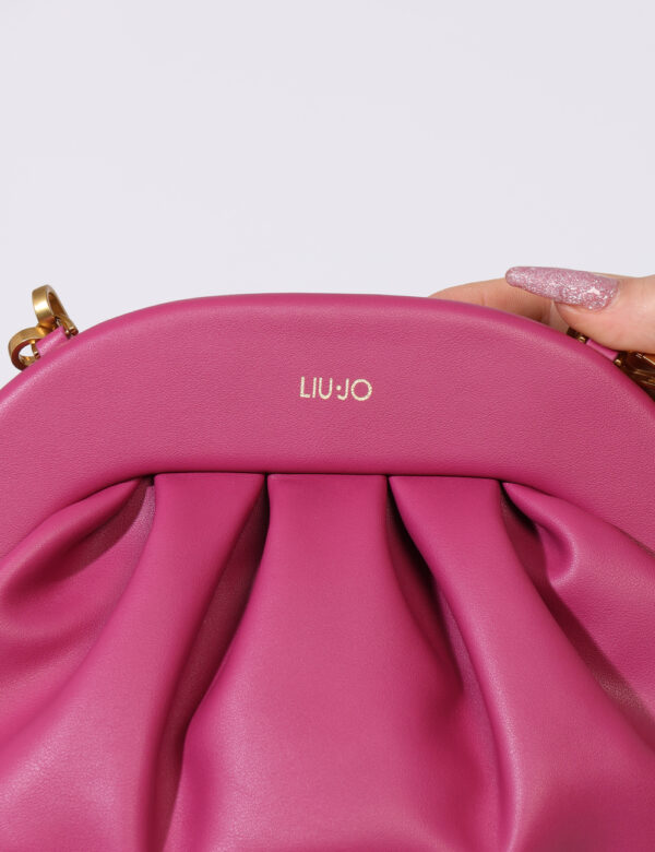Borsa Liu-Jo Viola - Borsa modello pochette in total viola ciclamino. L'interno è composto da unico scompartimento con chius
