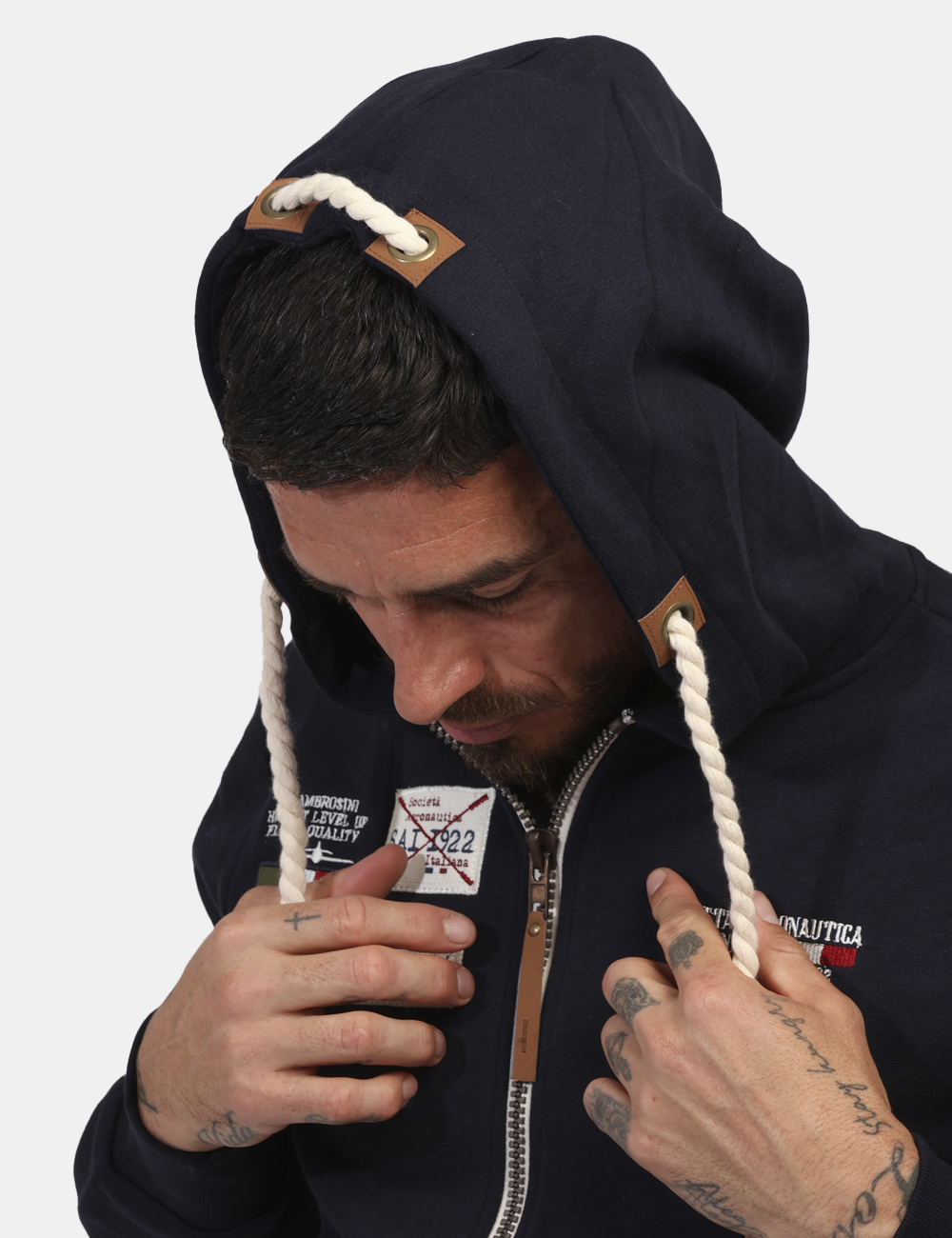 ARI4FP033569U-OV_BLU_AI24_3 Felpa Aeronautica Italiana Blu - Felpa con cappuccio in total blu navy con vari patch in tinta coordinata che richiamano il