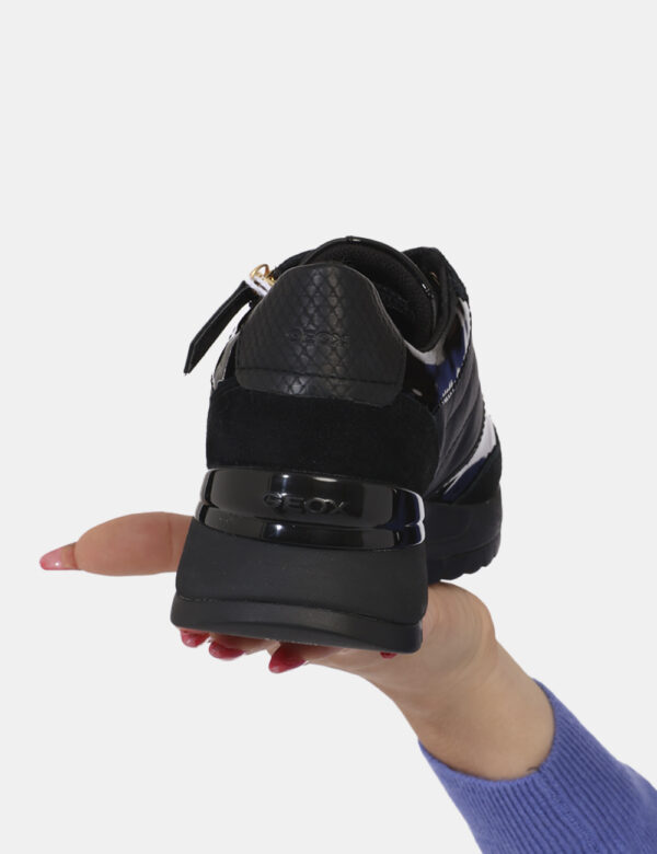 Sneakers Geox Nero - Sneakers in total nero con richiami nero lucido. La calzata è morbida e confortevole grazie a lacci in