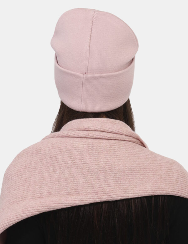 Cappello Calvin Klein Rosa - Cappello modello berretto in total rosa chiaro con risvoltino e patch logo brand. La vestibilit
