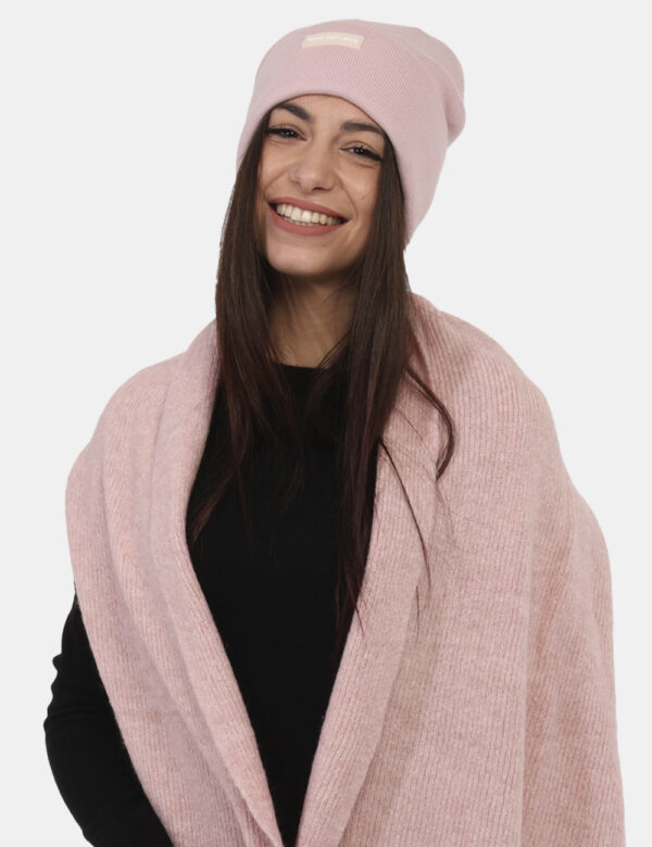 Cappello Calvin Klein Rosa - Cappello modello berretto in total rosa chiaro con risvoltino e patch logo brand. La vestibilit