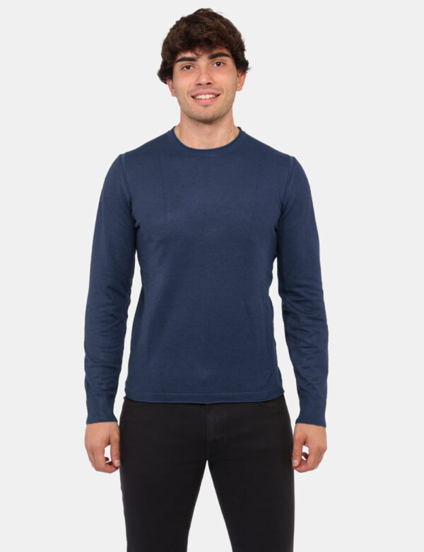 Maglione Yes Zee Blu - Maglione con girocollo classico in total blu navy. La vestibilità è morbida e regolare. Il maglione è
