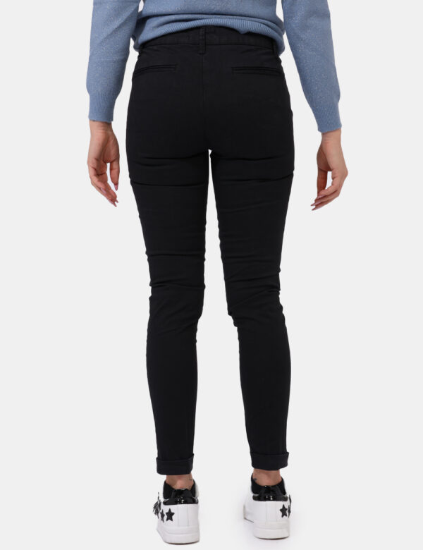 Pantaloni Concept83 Nero - Pantaloni in cotone ed in total nero sbiadito con tasche a taglio trasversale e fake tasche sul r