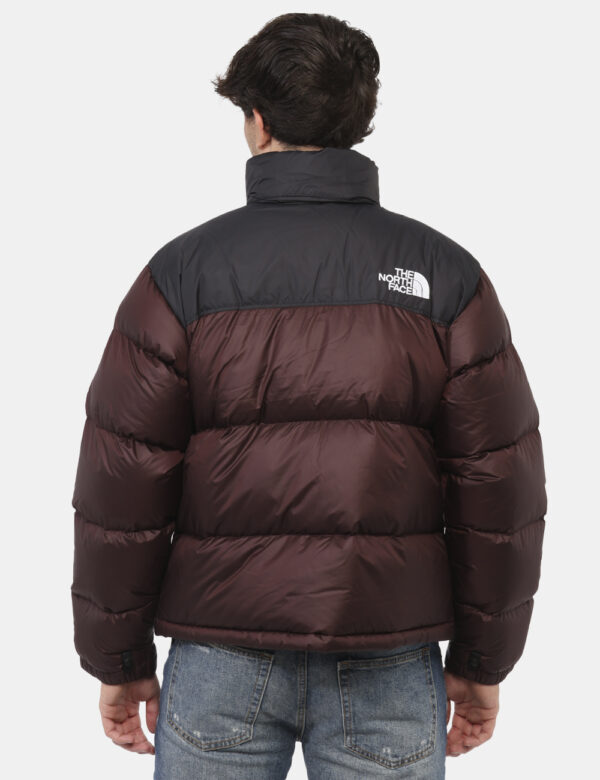 Piumino The North Face Marrone - Piumino bicolor marrone e nero con cappuccio interno. Presenti tasche a taglio trasversale