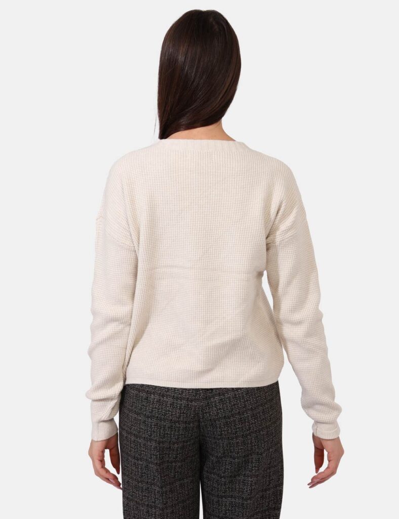 Maglione Sandro Ferrone Panna - Maglione a girocollo classico con trama lavorata ed in total bianco panna. La vestibilità è