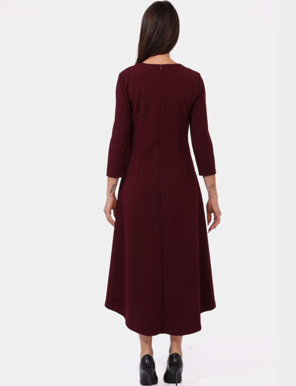 Abito Sandro Ferrone Bordeaux - Vestito lungo in total bordeaux con trama semilavorata e girocollo classico. La vestibilità