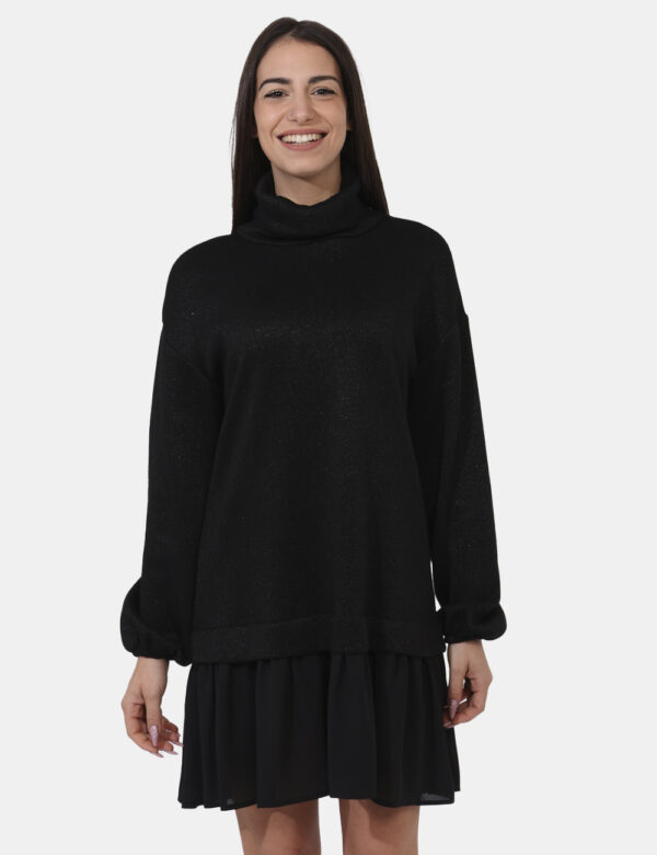 Abito Sandro Ferrone Nero - Vestito lungo in maglina con gonna svolazzante ed in total nero. Presente collo morbido e penden