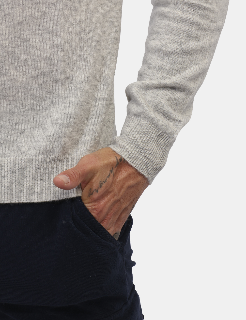 W5A01-OV_213_AI24_3 Maglione Maison Du Cachemire Grigio - Maglione con girocollo classico in cachemire ed in total grigio chiaro. La vestibilità