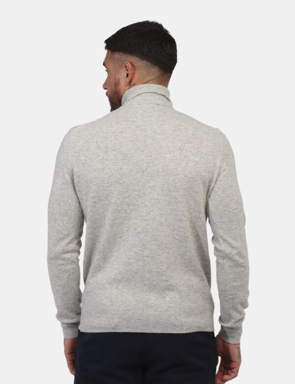 Maglione dolcevita Maison Du Cachemire Grigio - Maglione in cachemire a collo alto ed in total grigio chiaro. La vestibilità