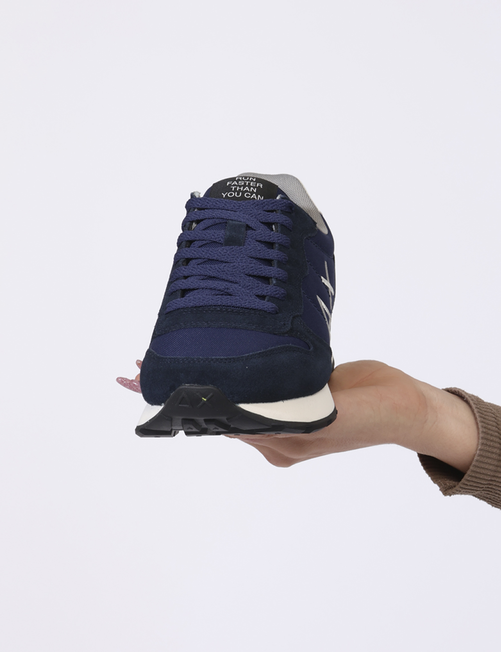Z44101-OV_NAVY-BLUE_AI24_5 Sneakers Sun68 Blu - Sneakers in total blu navy con richiami bianchi e grigi. La calzata è morbida e confortevole grazie a l