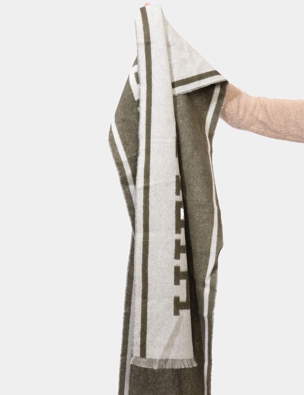 AM0AM11738-SV_RBN_AI24_3 Sciarpa Tommy Hilfiger Verde - Sciarpa in lana in bicolor bianco e verde. L'indossatura è pratica e avvolgente. La sciarpa è