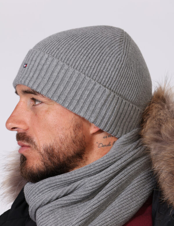 Cappello Tommy Hilfiger Grigio - Cappello modello berretto in total grigio chiaro, con risvoltino e piccolo logo brand ricam