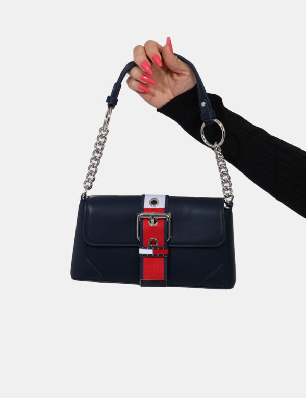 Borsa Tommy Hilfiger Blu - Cod. art. AW0AW16282 OVVi ricordiamo che tutti i nostri articoli sono originali.