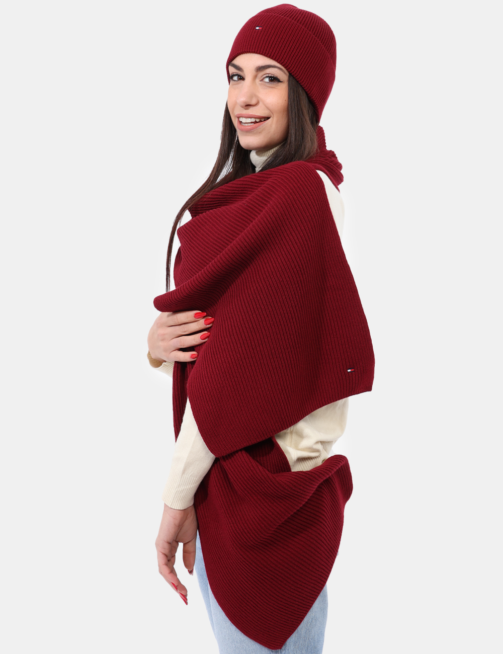 AW0AW16640-OV_RED_AI24_1 Sciarpa Tommy Hilfiger Bordeaux - Sciarpa in misto cotone/cachemire spesso ed in total bordeaux. La vestibilità è morbida e