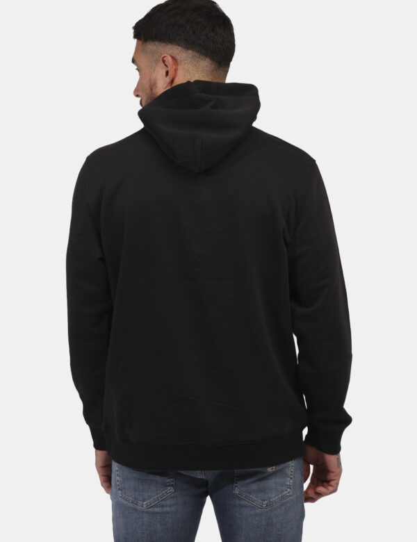 Felpa Tommy Hilfiger Nero - Felpa classica con cappuccio in total nero con logo brand ricamato in oro. Presente tascone a ca