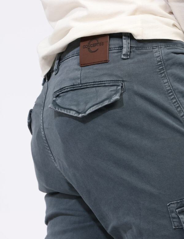 Pantaloni Concept83 Grigio - Pantaloni cargo in total grigio con tasche a taglio trasversale sul fronte e tasche a fessura c