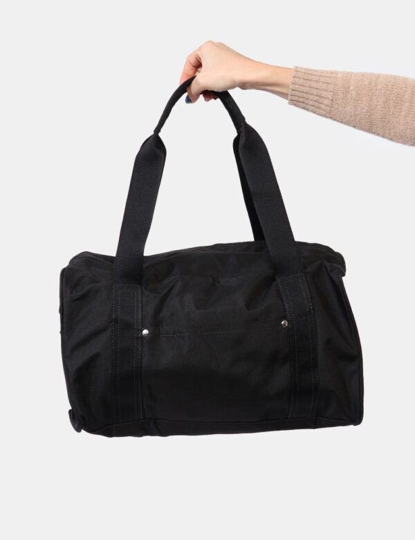 Borsa Calvin Klein Nero - Borsa in total nero. Presente scompartimento unico con chiusura a zip più taschine interne ed este